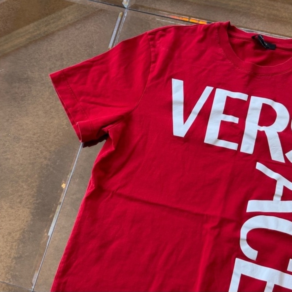 Versace Graphic Print Crew Neck Red / White T-Shirt Size Medium (EUC) - Picture 3 of 7